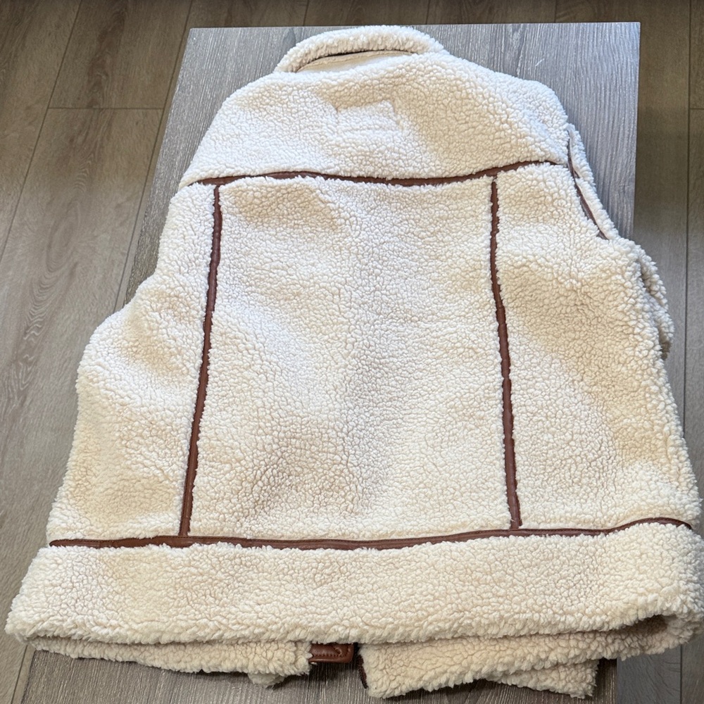BearPaw Cream Teddy Jacket with Brown Trim - Picture 4 of 4